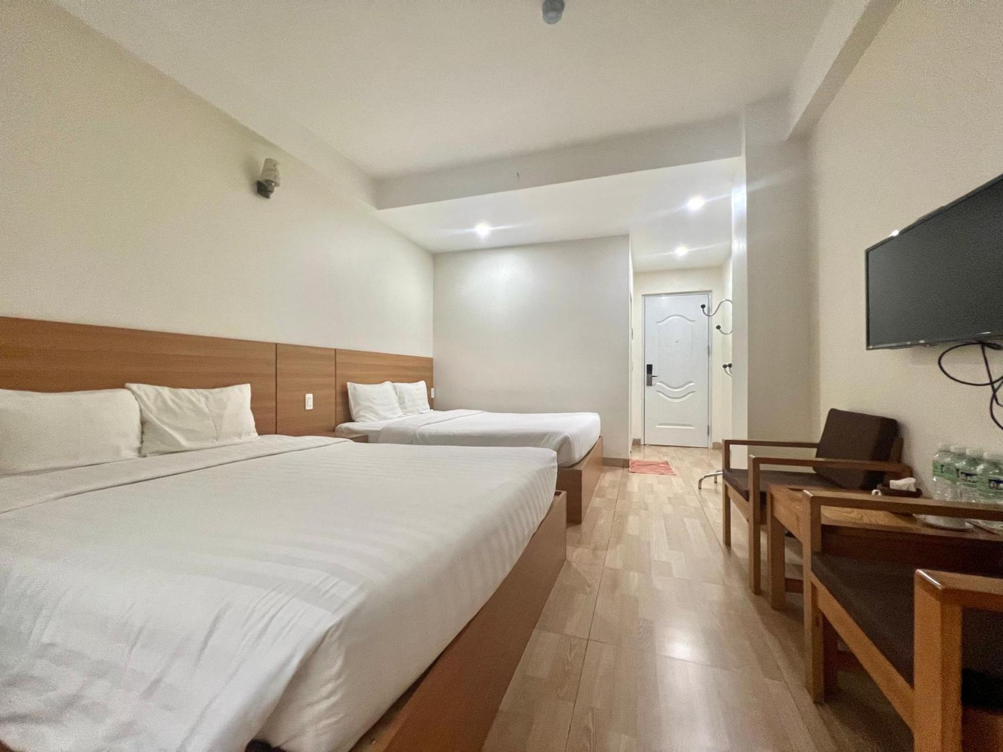 Dragon Airport Hotel Нойбай Экстерьер фото