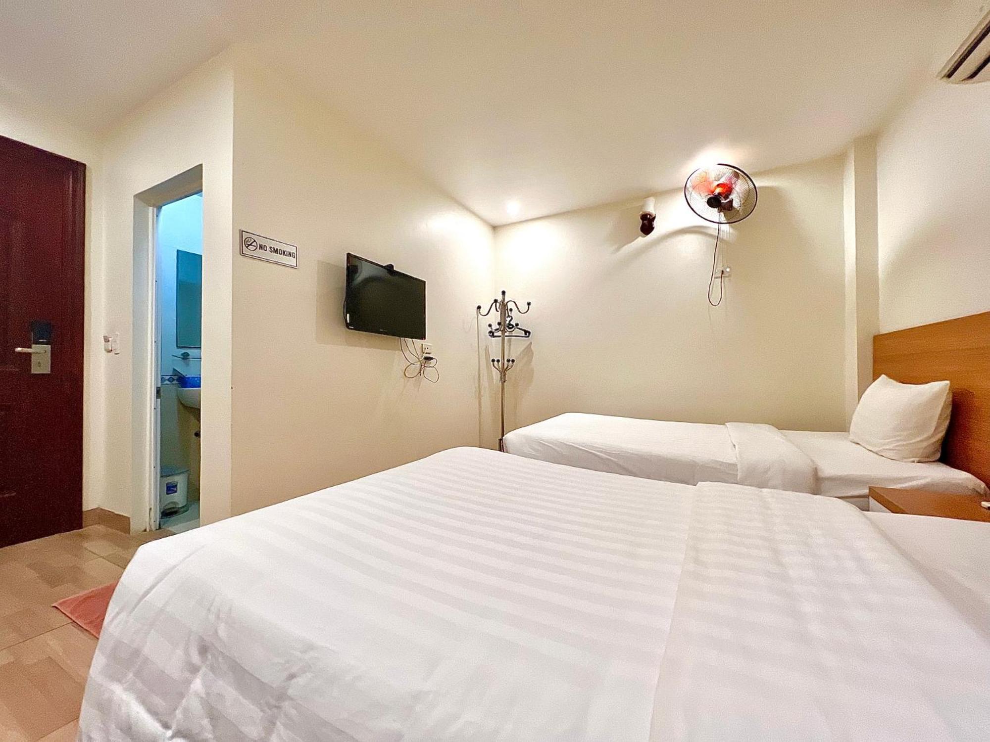 Dragon Airport Hotel Нойбай Экстерьер фото
