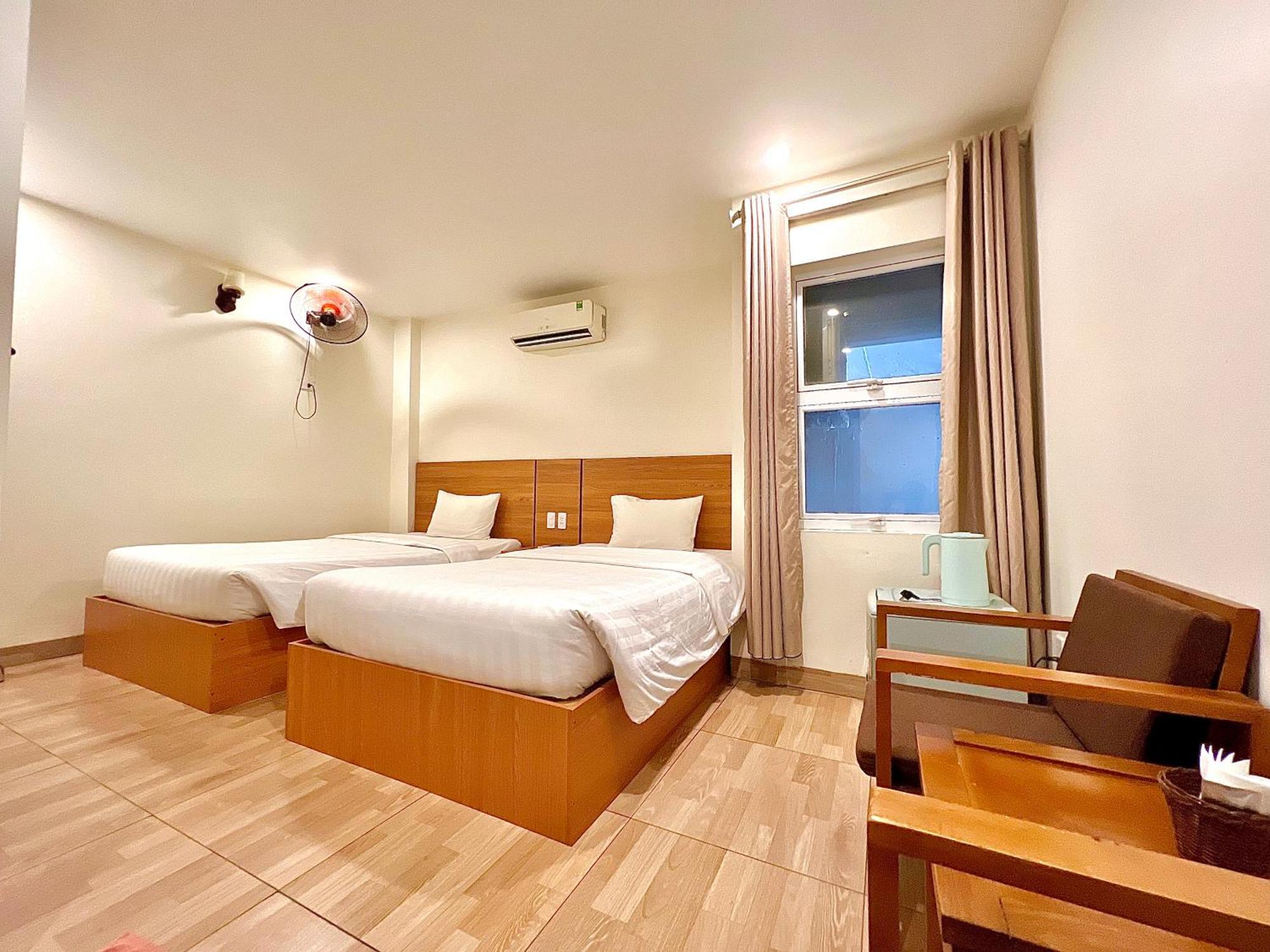 Dragon Airport Hotel Нойбай Экстерьер фото