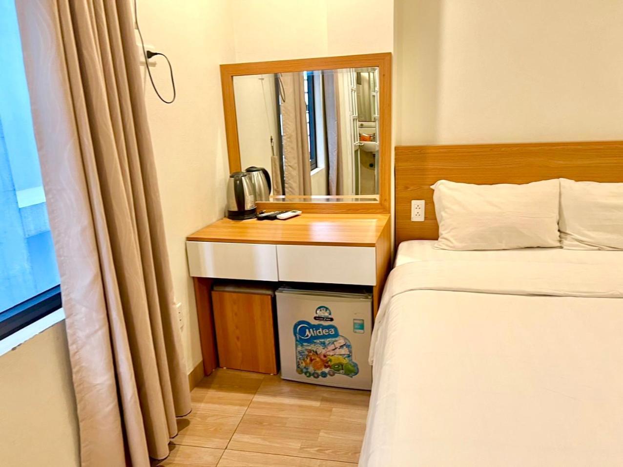 Dragon Airport Hotel Нойбай Экстерьер фото