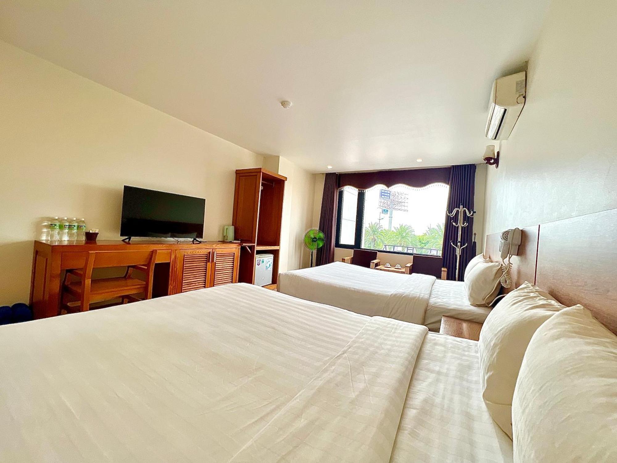 Dragon Airport Hotel Нойбай Экстерьер фото