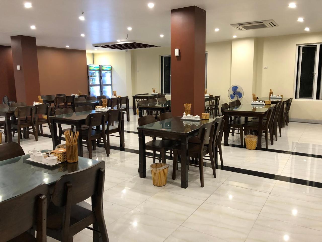 Dragon Airport Hotel Нойбай Экстерьер фото