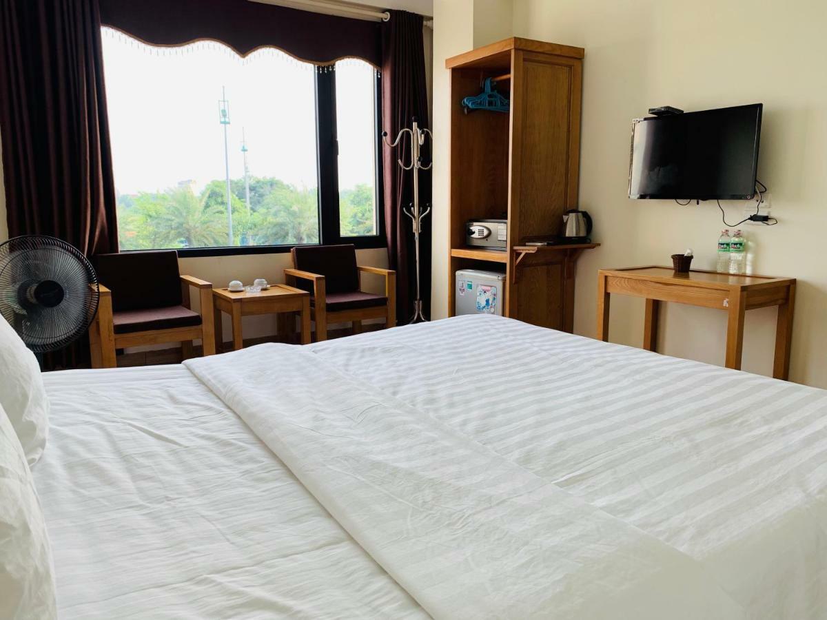 Dragon Airport Hotel Нойбай Экстерьер фото