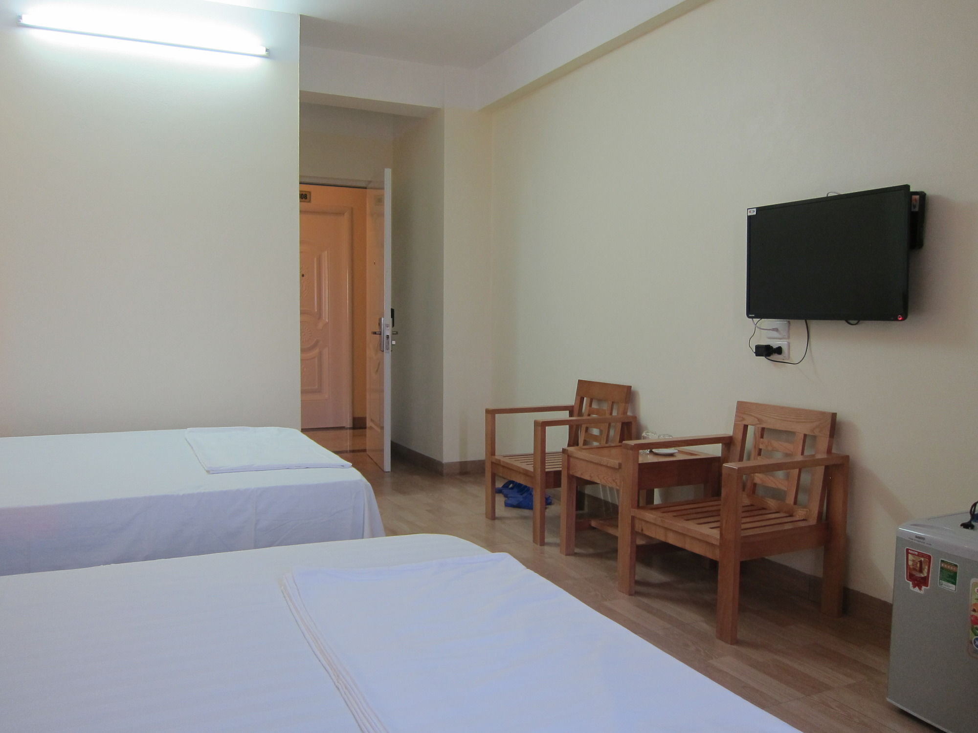 Dragon Airport Hotel Нойбай Экстерьер фото