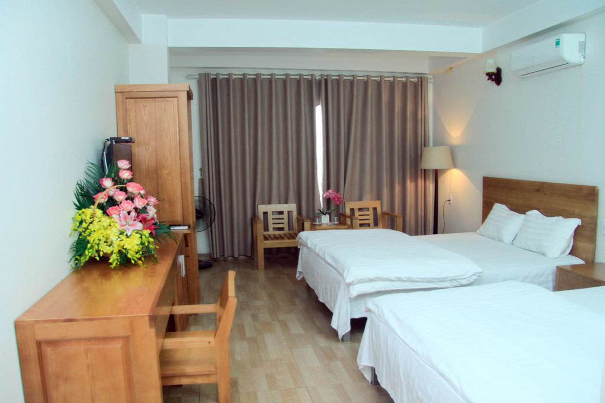 Dragon Airport Hotel Нойбай Экстерьер фото