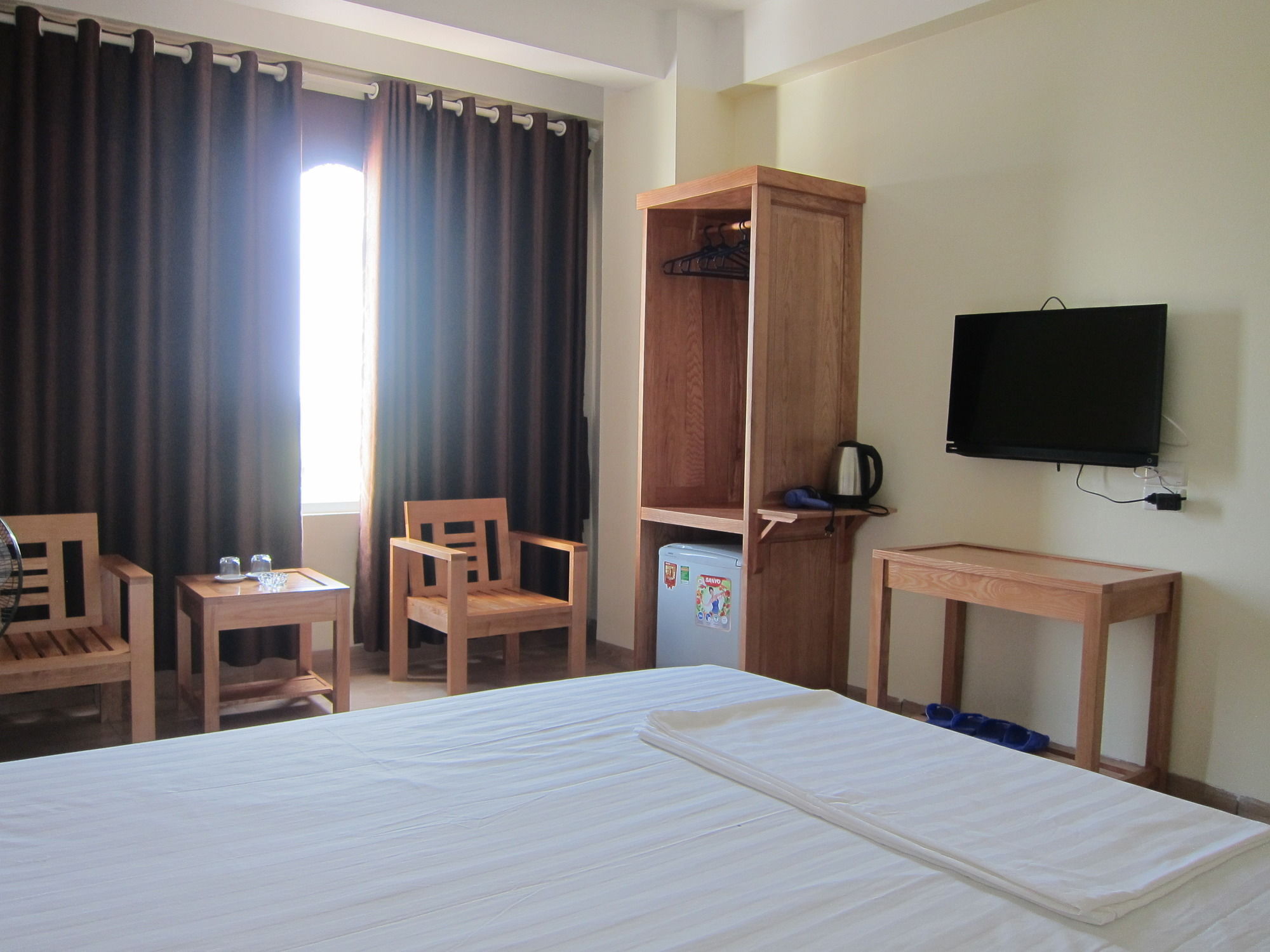 Dragon Airport Hotel Нойбай Экстерьер фото