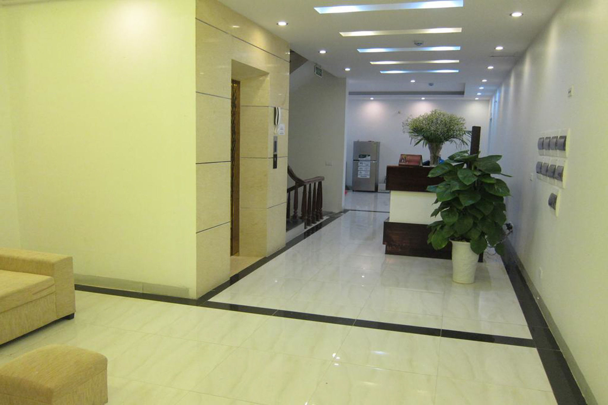Dragon Airport Hotel Нойбай Экстерьер фото
