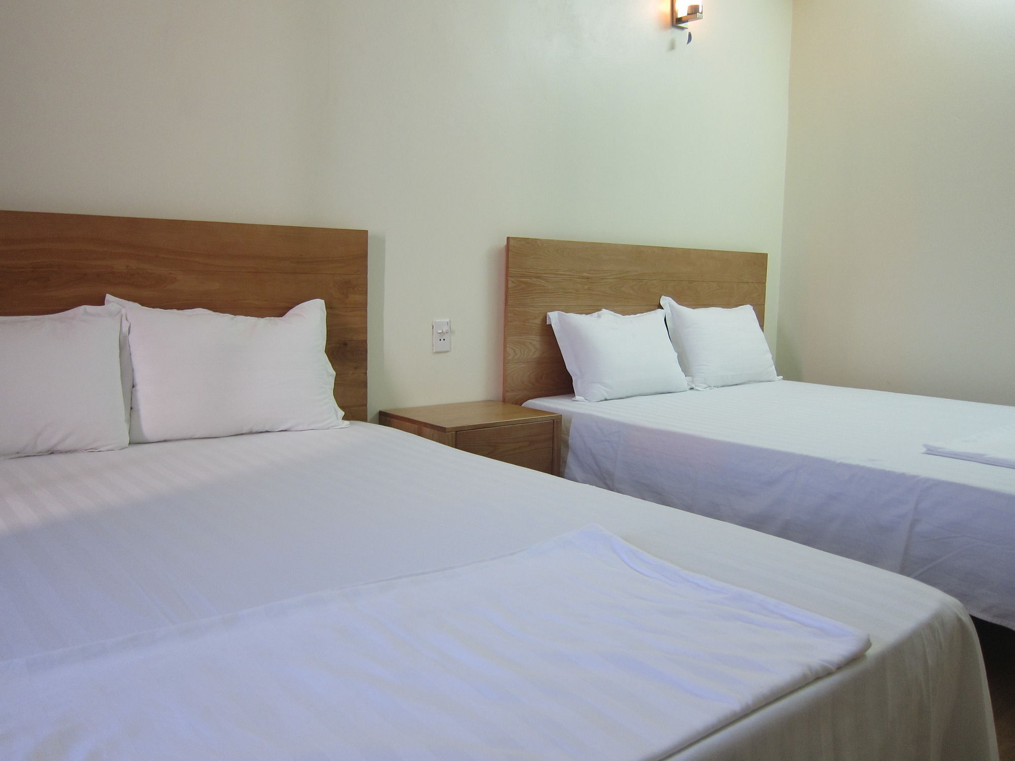 Dragon Airport Hotel Нойбай Экстерьер фото