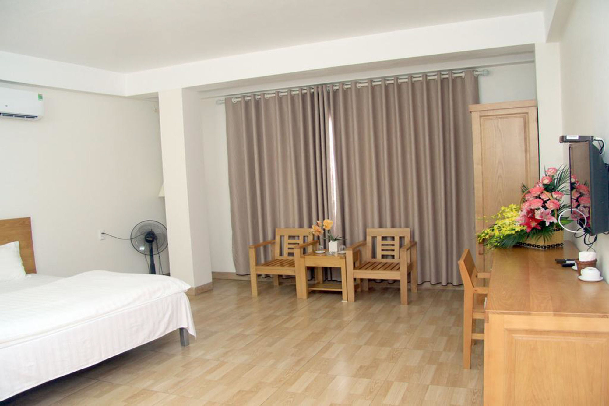 Dragon Airport Hotel Нойбай Экстерьер фото