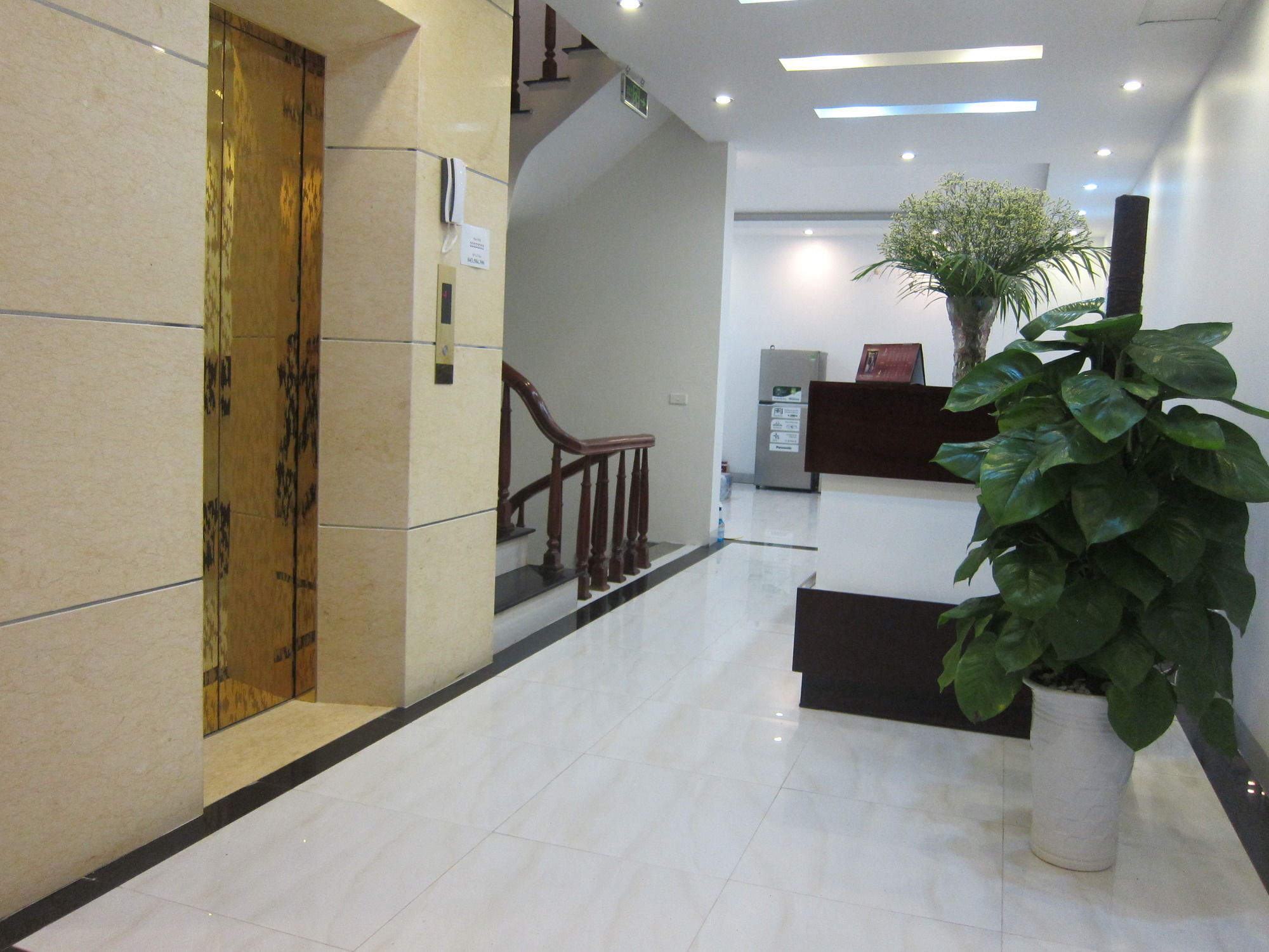 Dragon Airport Hotel Нойбай Экстерьер фото